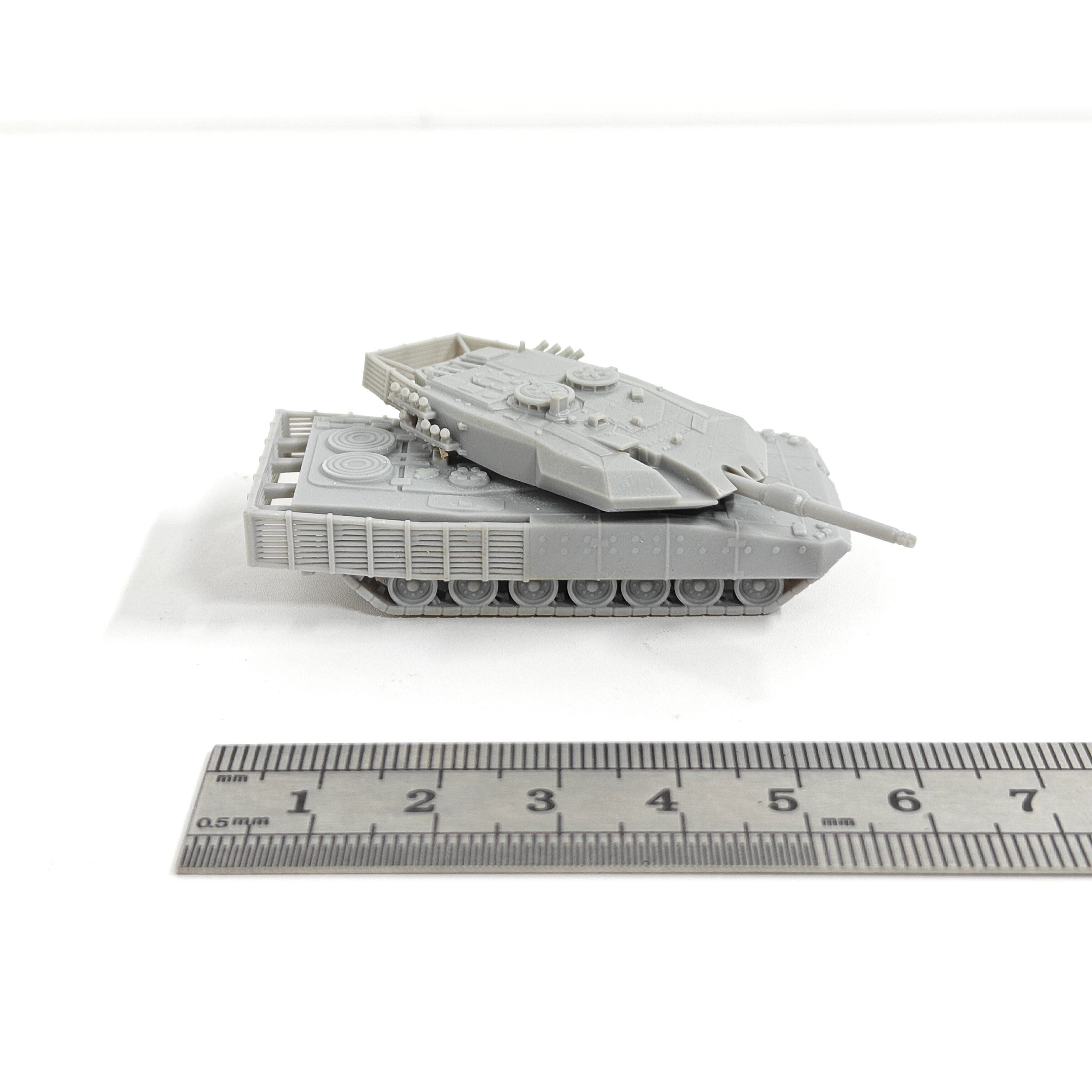 Model Kit Tank - 1/144 Scale Leopard Evolution tank MODEL