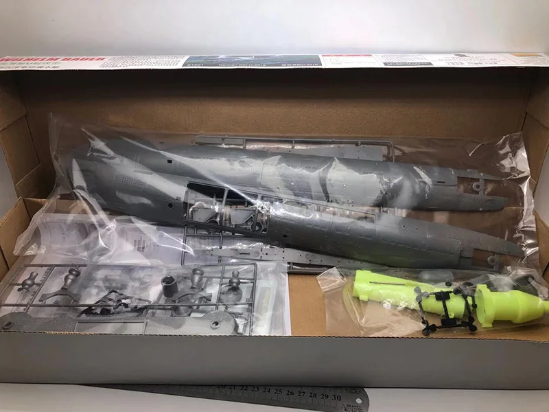 1/144 WWII German U Submarine  - Model Kit Entry Grade review and price