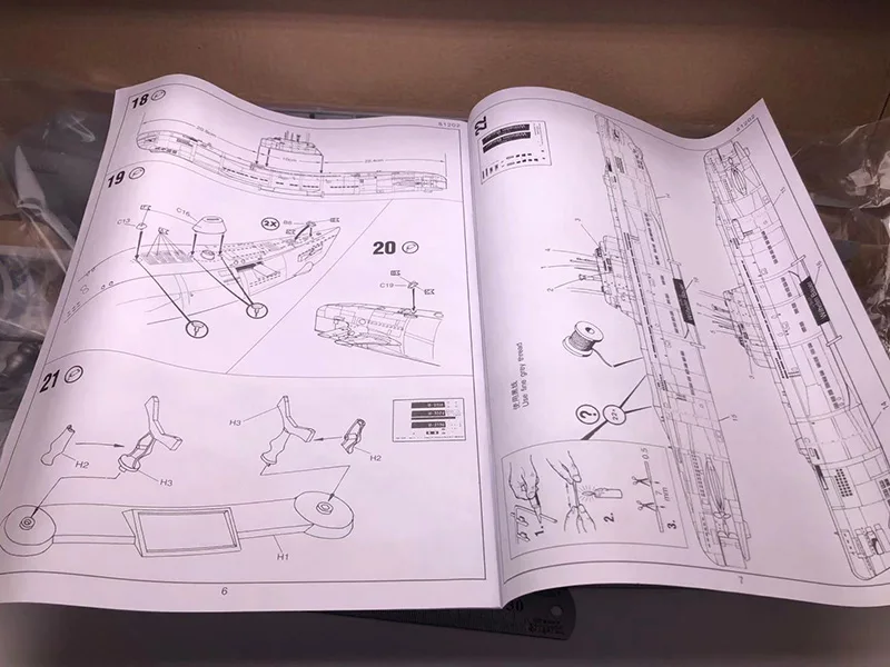 1/144 WWII German U Submarine  - Model Kit Entry Grade review and price
