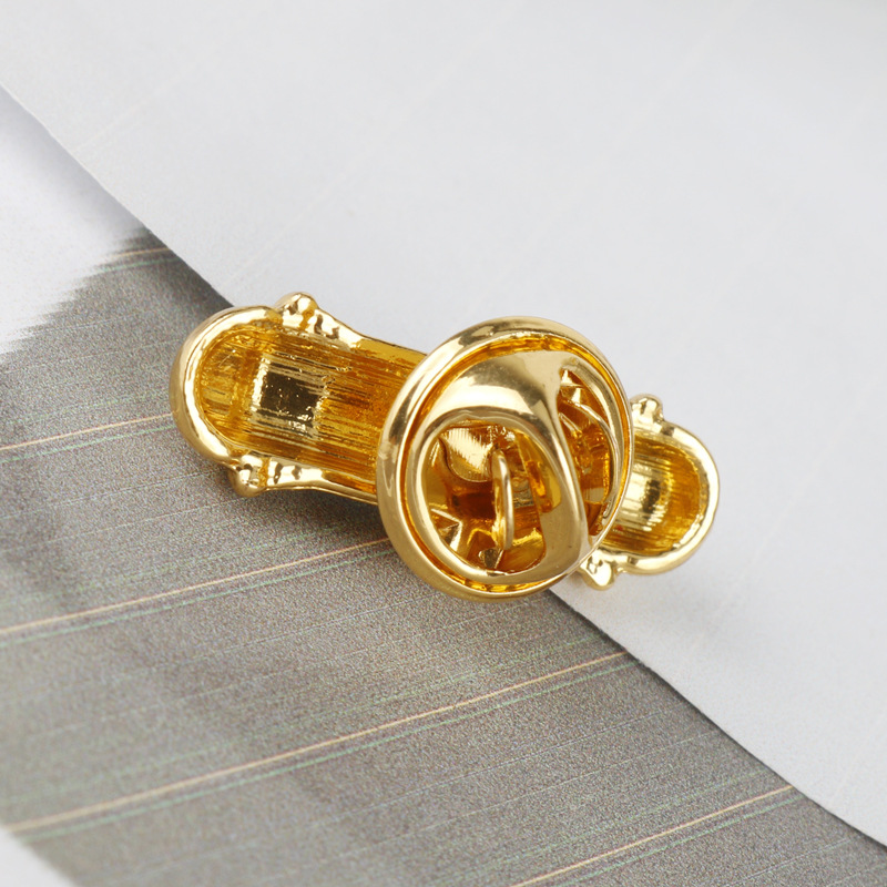 Classic Badge Brooch Pin Barbe - Model Kit Clipper review and price